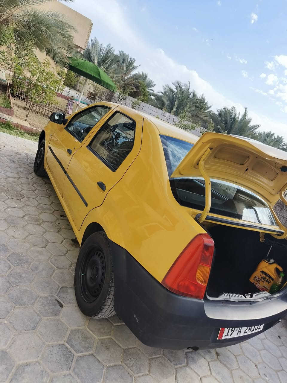 رينو لوگان 2014 سيارة نضيفه وجاهزة مكينه وكير حاويه حدادية جديدة تخم نوزلات فيت بم جديد اشاير بالمري تخم سماعات سيارة ماعايزة اي شي  بيهه بارد بالقمارة فقط مبين بالصور ورقم كربلاء باسمي مصفرة من  كلشي سعرهه 46 وبيهه مجال مكاني كربلاء رقمي(( ***********))
