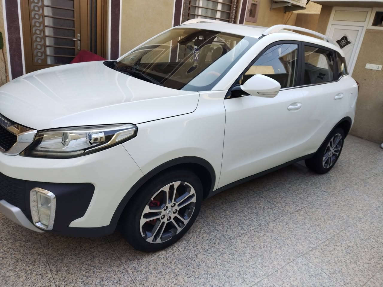 سلام عليكم بايك كيو 35مديل 19بابل سياره كفاله ماشيه 94 الف كيلو سياره حره بسمي سعره 105 وبيه مجال مكان سياره في كربلاء ***********
