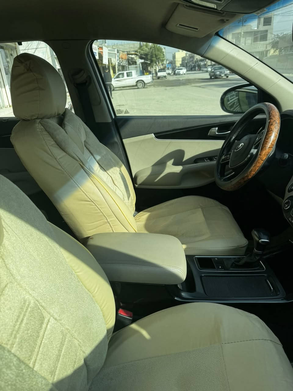 سورنتو 2018
السياره خليجي مكفوله كفاله عامه عده ملاحضات بسيطه 
السياره نضيفه حيل مال جناي وجانت يم دكتور جامعي 
السياره ماشيه 104 الف حقيقي شرط الفحص 
داخل لونين 
بصمه
كشنات جلد وكهرباء 
صندوك كهرباء 
سعر السياره 240 وبيها مجال للشراي وحك الجيه هم واكع
ترهم مراوس جيب 2014
مكانها بعقوبه ديالى 
***********
