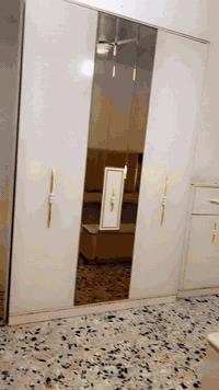 السلام عليم ..
غرفة نوم زاوية نظيفة نماما تتكون من 8 قطع للبيع ..
قياس الكنتور 3 امتار في 3 
السعر مليون و700 الف دينار وبيها مجال 
مكاني بغداد الدورة 
الهاتف *********** يوجد واتساب
