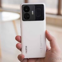 ريلمي جي تي ٣ • ١ تيرا • شحن ٢٤٠ واط