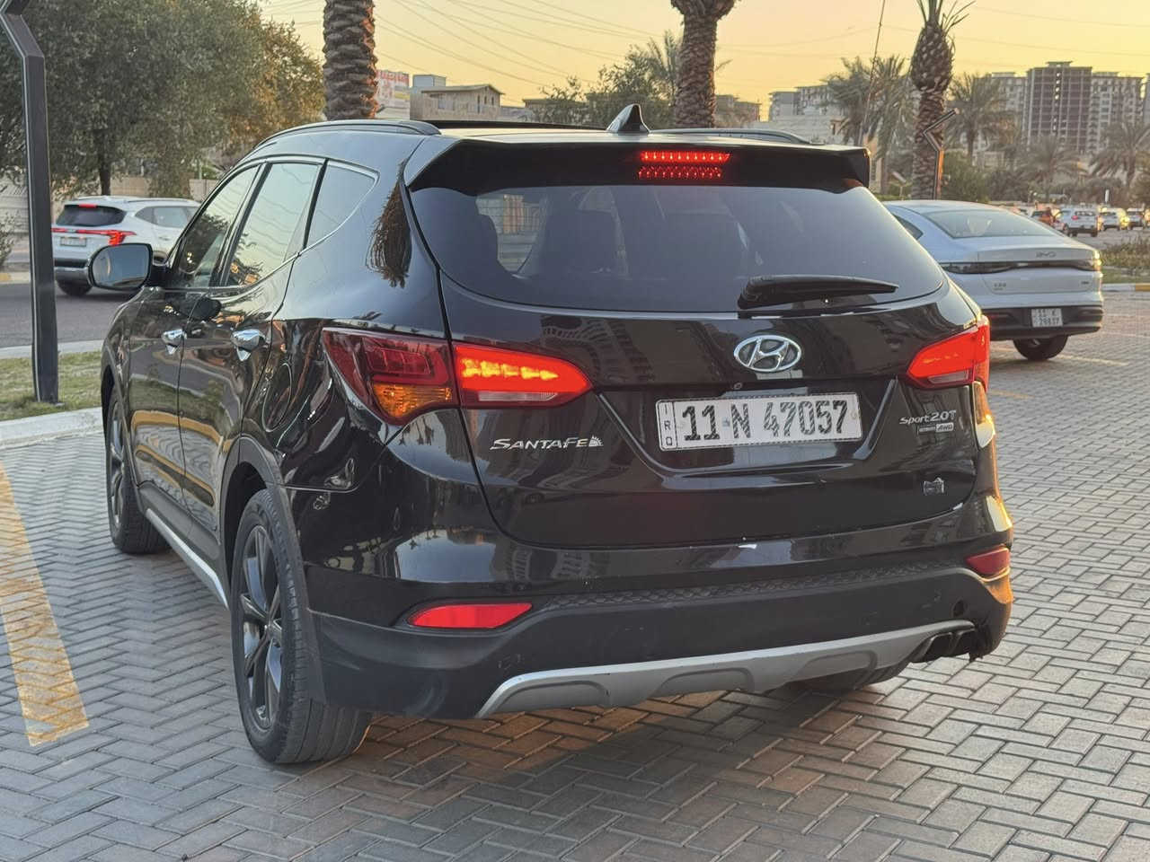 السلام عليكم
هونداي سنتافيا 2018 
السياره وارد أمريكي حادثها جاملغ. وبنيد  وبيها مكانات صبغ ابيع حزام 
مواصفات 
بصمه 
شاشه 
كأمره 
تحكم ستيرن 
بانوراما 
كراسي جلد 
محرك 2000 تيربو 
مكانها بغداد حي الجهاد. 
السعر. 135$
رقمي ***********
