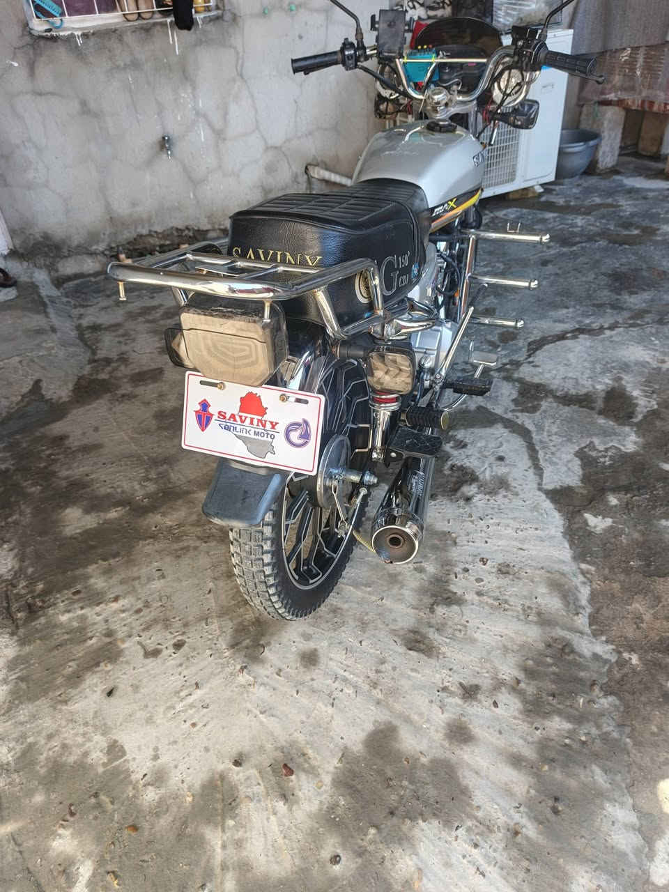 سيفان موديل ٢٤ دراجه نظيفه ورقه منفيس بصمات وسويجات شركه محرك كير مكفول السعر ٨٢٥ العنوان فلوجه شهداء *********** واتساب +اتصال
