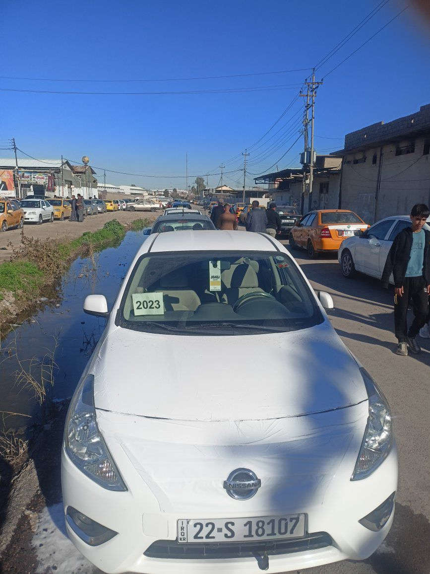 للبيع نيسان صني (هندي) بليته زركه 2023 ماشيه 26 KM بيها جاملغ اليمين مبدل اصلي رقم اربيل سنويه بسمي شرط التحويل ***********مكاني موصل سعر 118بيها مجال شي قليل السياره بحالك الوكاله ما متعوبه
