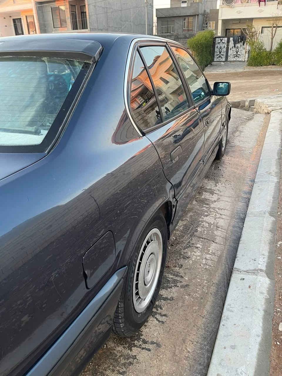 Bmw 520i مۆدیل 1993 سەنەوی 2030 نویە هەزەی نویە بەناوی خۆمە پشتو پێش کەپس پیشی لاسەکنی بستەک تهحدیلە لەگەڵ بن دۆسەی لای سەکن ماباقی هەموو گیانی بەشەرت تەبریت لەسەر سویج دوو جام کارەبا مەکینە گێڕ هەمووی بەشەرت 4تایە نوی له بنە سعری 53 وەرەقە محامەلە لەهولیرم ڕەقم مۆبایل***********
