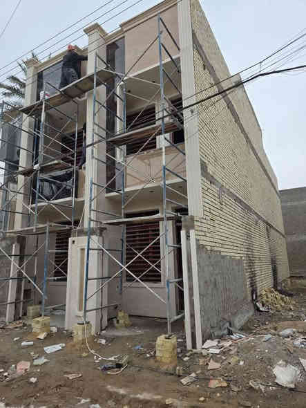 مشتملات للبيع مساحه 60م واجهة 3 نزال 20م ثلاث غرف نوم واستقبال وحولي وخدمات فوق وجوه وبيتونه كبيره درج مرمر ارضيه مرمر العنوان الشعب شارع عدن قريب إعدادية صلاح الدين خلف علوة السمك ثاني شارع للاستفسار  ***********
