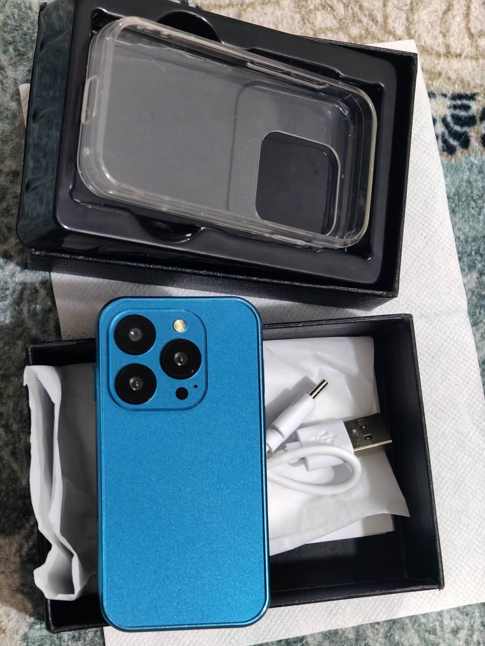 ايفون 15مني صغير كوبي مال اطفال  دبل سيم كارت يوتيوب واتساب كلشي شغال بي
توصيل مجاني داخل ميسان 
سعر 65الف***********
