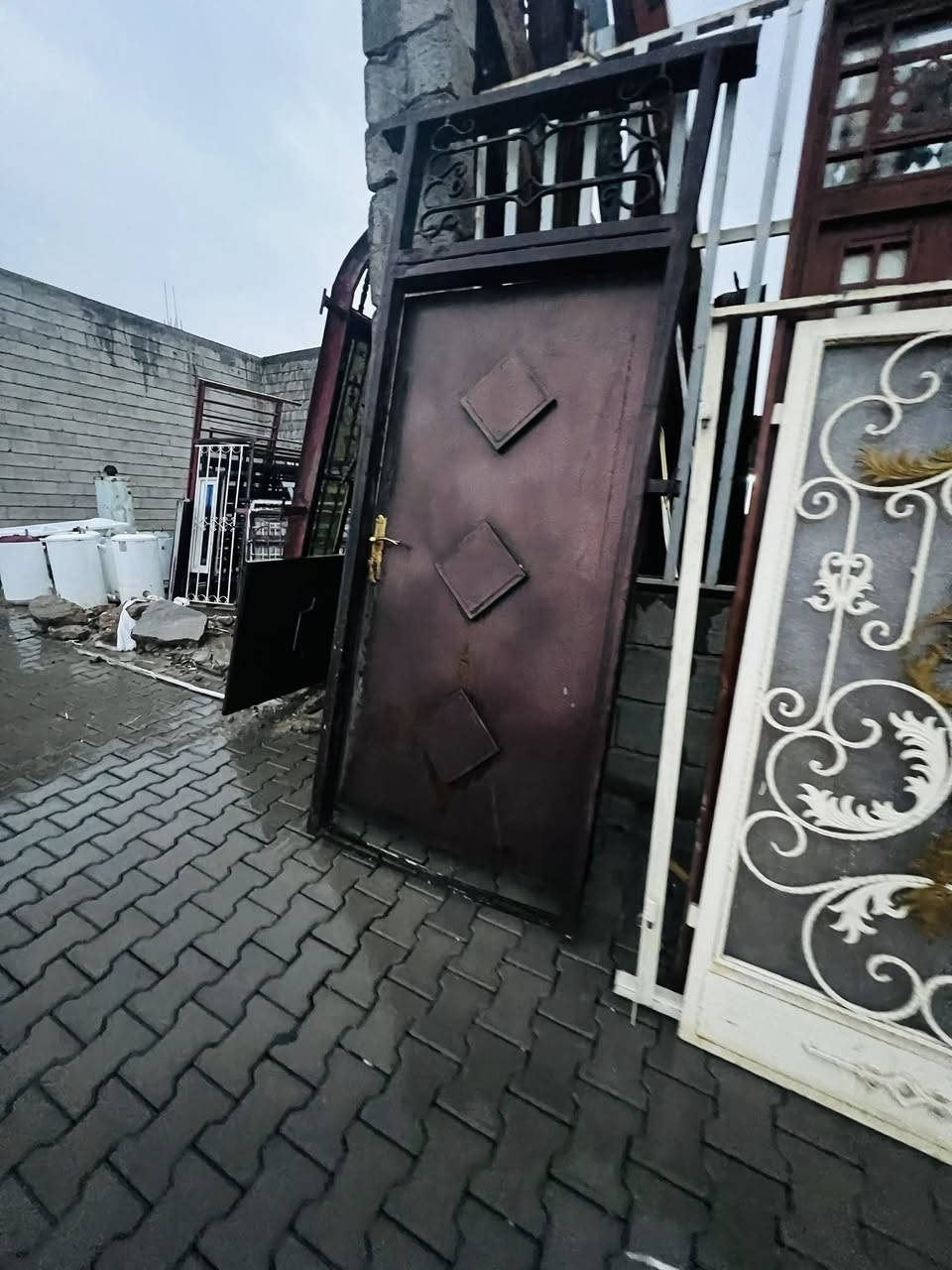 السلام عليكم وصول وجبه جديده 
بوب و شبابيك و سخانات و غربي و بانيو  
زورونا تجدون ما يسركم  
سعر القطعه البيض 75  عرض خاص 
و يوجد عروض خاصه ع اشبابيك الزغير 
العنوان ناحيه الزاب مدخل الزاب السايدين 
نقد نقد نقد 
الاستفسار اتصل 
***********
