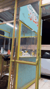 محل مرطبات وكافيه للبيع مجاور فلافل السراي بداية شارع المحكمه محل متكامل مكينة ازبري ومكينة عصير حوضين كله تركي اصلي 
جهاز كريب وخلاطات عصائر طبيعيه عدد 3 طبلات 2 عارضه وسبلت ديكوره حلوه مودرن 
زرقه خير من الله وبسعر مناسب ***********
