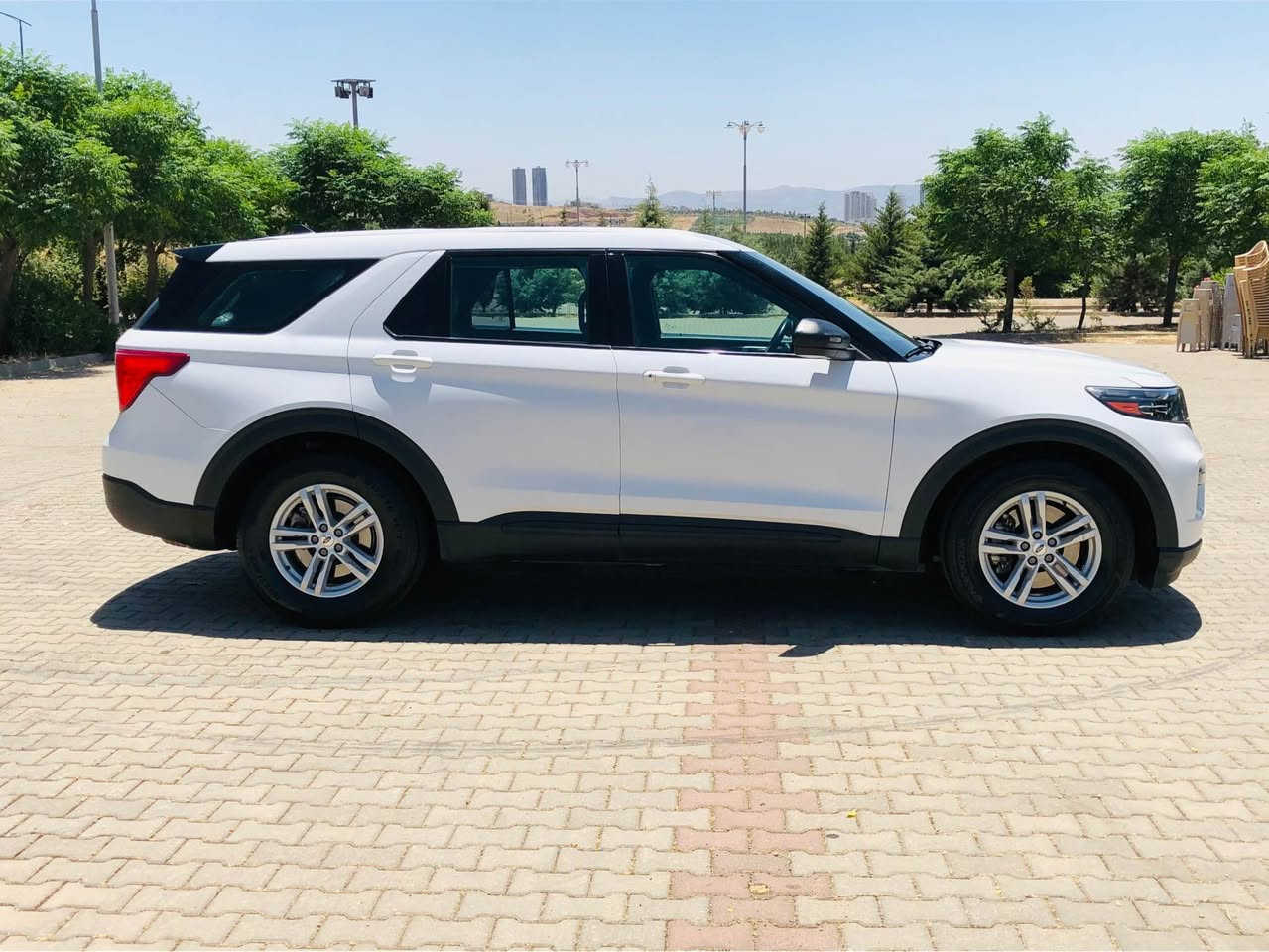 Ford Explorer police 2021

فورد ئيكسپلوةر پوليسي v6 3.0 twin turbo 400 hp 🚀 رةنگي سپي بيً بوًياخ يةك دةرگاي گوراوة بة بيلاد بيً ناو گرتن ئةرباگ بةس شاني سةكن تةقيوة پيش و دواي كةپسة گيًر و مةكينة و تةبريد و تةحويل بة شةرت سةنةوي تازةية ٢٠٢٨ كامل مةسرةف كراوة و زوًر تون و تولًة مواسةفاتي دةبل ئةكسلة و 3 ريز كوشن سياحي و كوشن كارةباية و بريك بةسمةية و ئاويًنة كارةباية و سوكان ڤوليوم و تةحديد سورعةية و شاشة و كاميًرةية و لايت و بةگلايت و بلاجكتور ليد و ئوتوية و گاعي تيًگيراوة و ويلي XLT بوً بةسراوة و هوًكة و نرخي 220 گةلاية لة سليًمانيم تكاية گةر مشتري نيت بيًزارمان مةكة و جوابي كوًمينت نايةمةوة ***********

السلام عليكم ورحمة الله وبركاته
‏‎ لـلـبـيع 
فورد اكسبلور بوليسي 2021 لون ابيض السيارة 7 راكب كشن سياحي
محرك V6 توين توربو 400 حصان 
مواصفات شاشة كامرا بريك بصمة كشن كهربائية ‎و تحكم ستيرن جهتين ‎تحديد سرعه
نظام الدفع 4WD ويل كب بلاجكتور السيارة حيل نضيفة جاهزة 
مابيها اي نقص بشرط كير محرك تبريد كله بشرط 
السيارة بدون صبغ بجم كبس 
باب واحد تبديل شركة بدون دواخل 
ايرباك البردة سعرها ٢٢٠ ورقة

مكاني سليمانية 
ملاحظة السيارة هزة فحص رقم سنوية جديد ٢٠٢٨ رقم اربيل 
سنوية بسمي 

رقم صاحب السيارة 
*********** السليمانية, العراق
