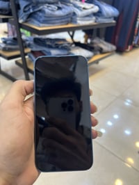 ١٣ مني للبيع  ذاكرة ١٢٨  شرق اوسط بطارية ٦٦ يحتاجلها تبديل ومبدل شاشه ...