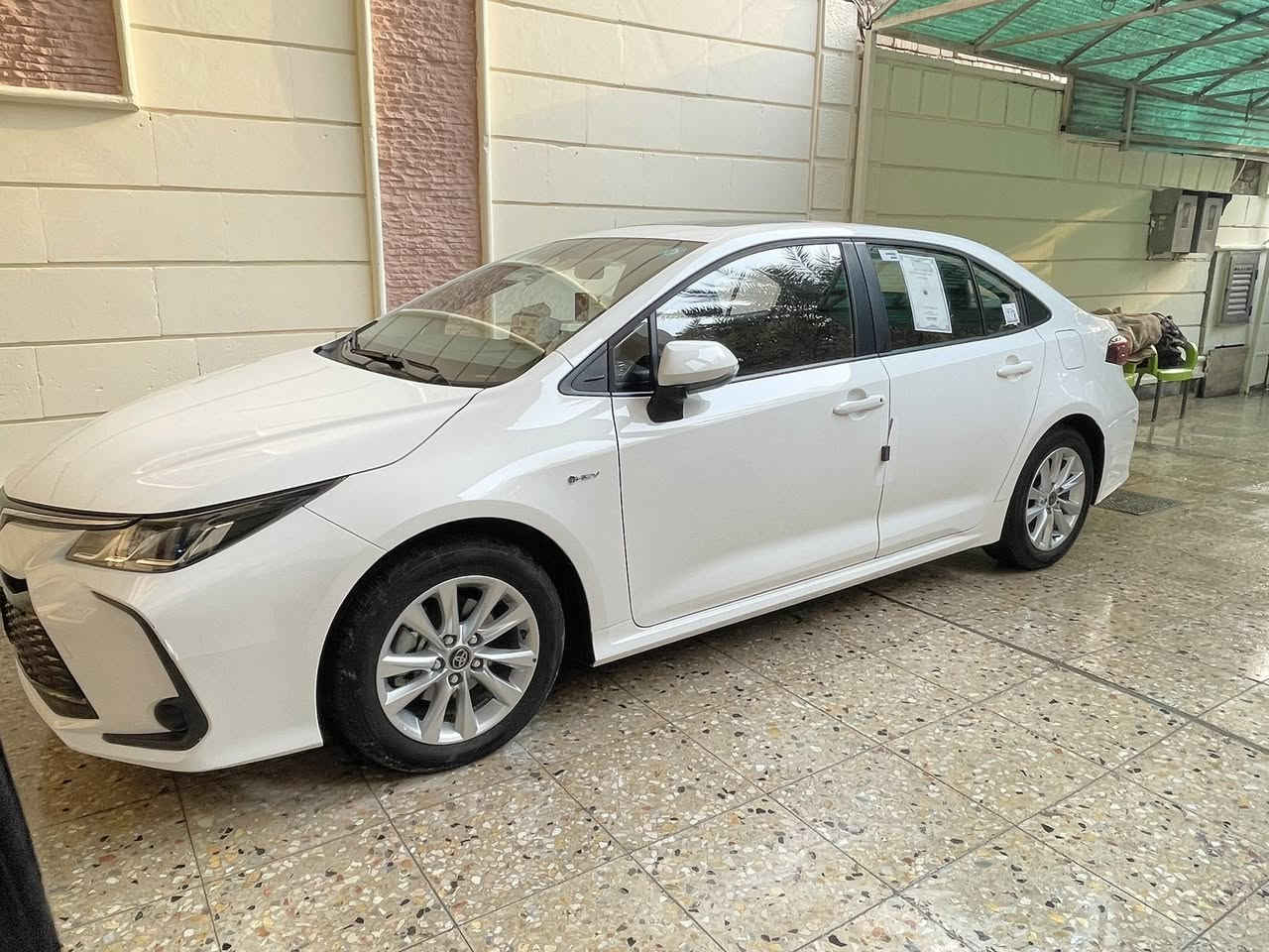 بيع فقط   كورلا هايبرد 2025 شكل الخليجي  سياره جديده ماشيه (4000)
وماصفاتها معروفه مكانها بغداد الرصافه 

***********
