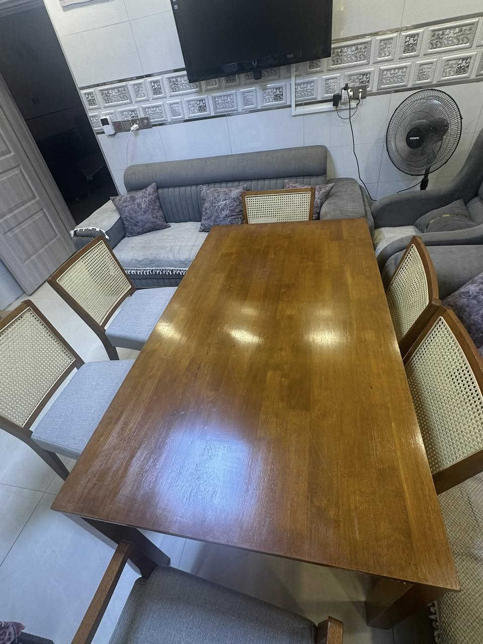 ميز طعام اخو الجديد 
السعر 450 وبيه مجال 
العنوان بغداد/ العامرية
الرقم ***********
