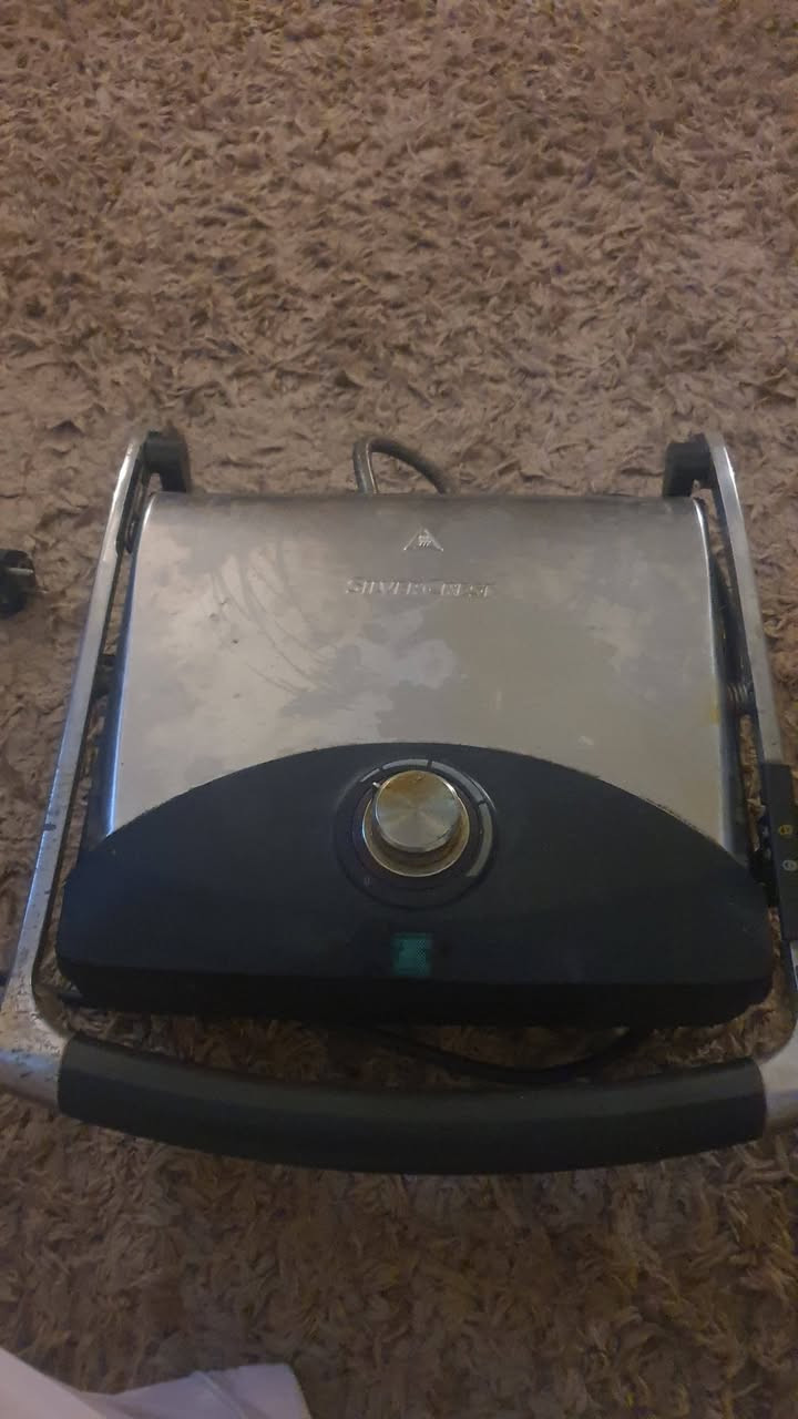 مكناسه بخاريه لتنضيف الطباخ والسيراميك السعر ٣٥ كابسه صاج الحجم الوسط ٣٥ جربايه اطفال الحد عمر ٦ سنوات السعر ٧٠ مع الدوشك مالته طبي حي العامل ***********
