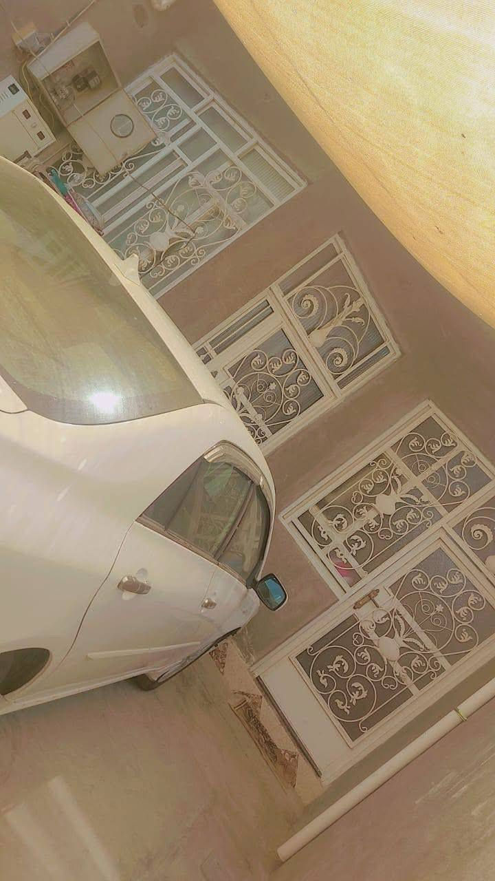 السلام وعليكم دار سكن مساحة ١٢٥ متر الوجها ٦ وربع للبيع التحرير بستان الخشالي وكما مبين في الصور الاتصال ***********
