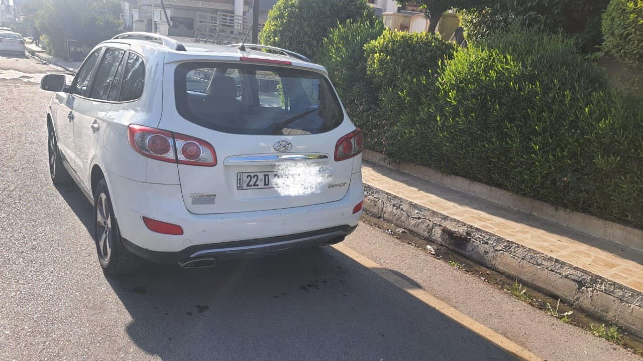 سنتافي للبيع ٢٠١٢
فول ما عدا البصمة  مكفولة من الصبغ والبارد كلين  رقم اربيل الانكليزي سنوية بأسمي  《 مواصفات السيارة 》
 - حجم المحرك اربع سلندر ٢٤٠٠
   - ٧ راكب 
 - ثلاث قطع  تبريد   -حساسات أمامي وخلفي 
 - كامرة   
-طخم تواير  جديدة  اسبير ويل كب ايضا
  - مري شفط
 -فتحة بالسقف
السعر  ١٦٨ 
مكان السيارة موصل الايسر  حي الحدباء 
رقم صاحب السيارة 
***********
