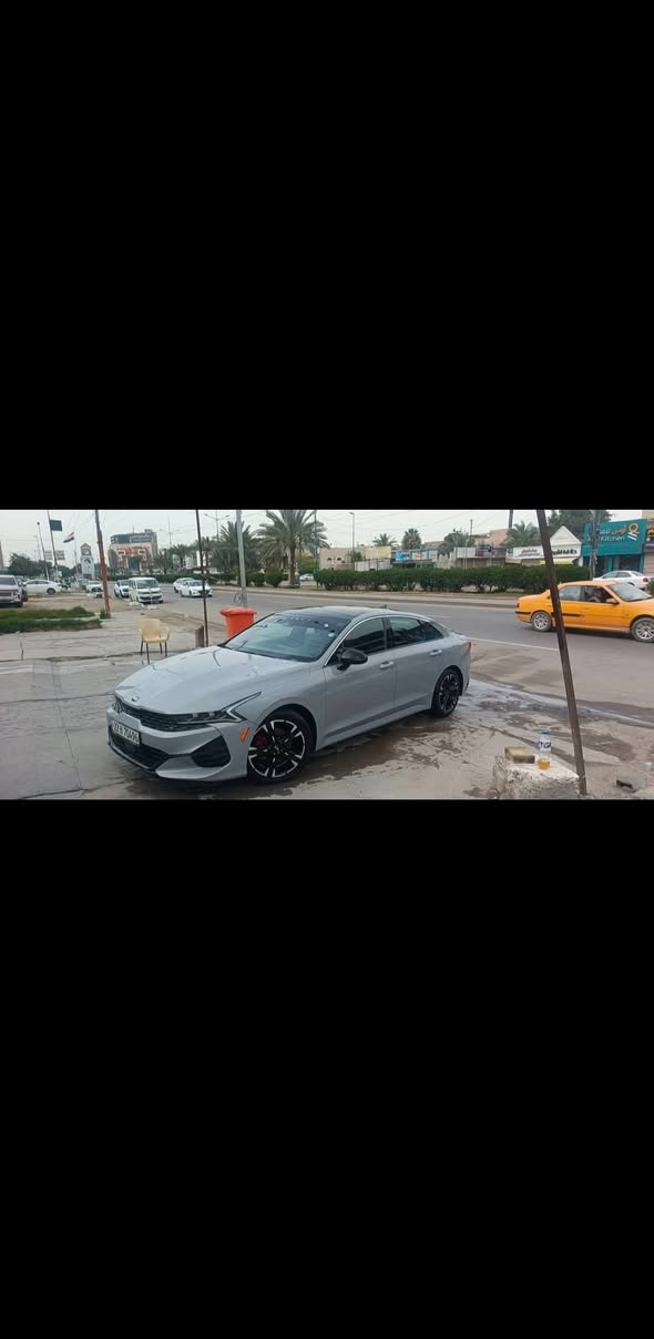 السلام عليكم سيارة نوع (k5) السيارة جديدة بمعنى الكلمة أي نقص مابيه ربع ما تذب عليها ماشيه   90 حادثه جاملغ خلفي بدول دواخل سعر 135 بيهه مجال بكاني بغداد شارع فلسطين   ***********
