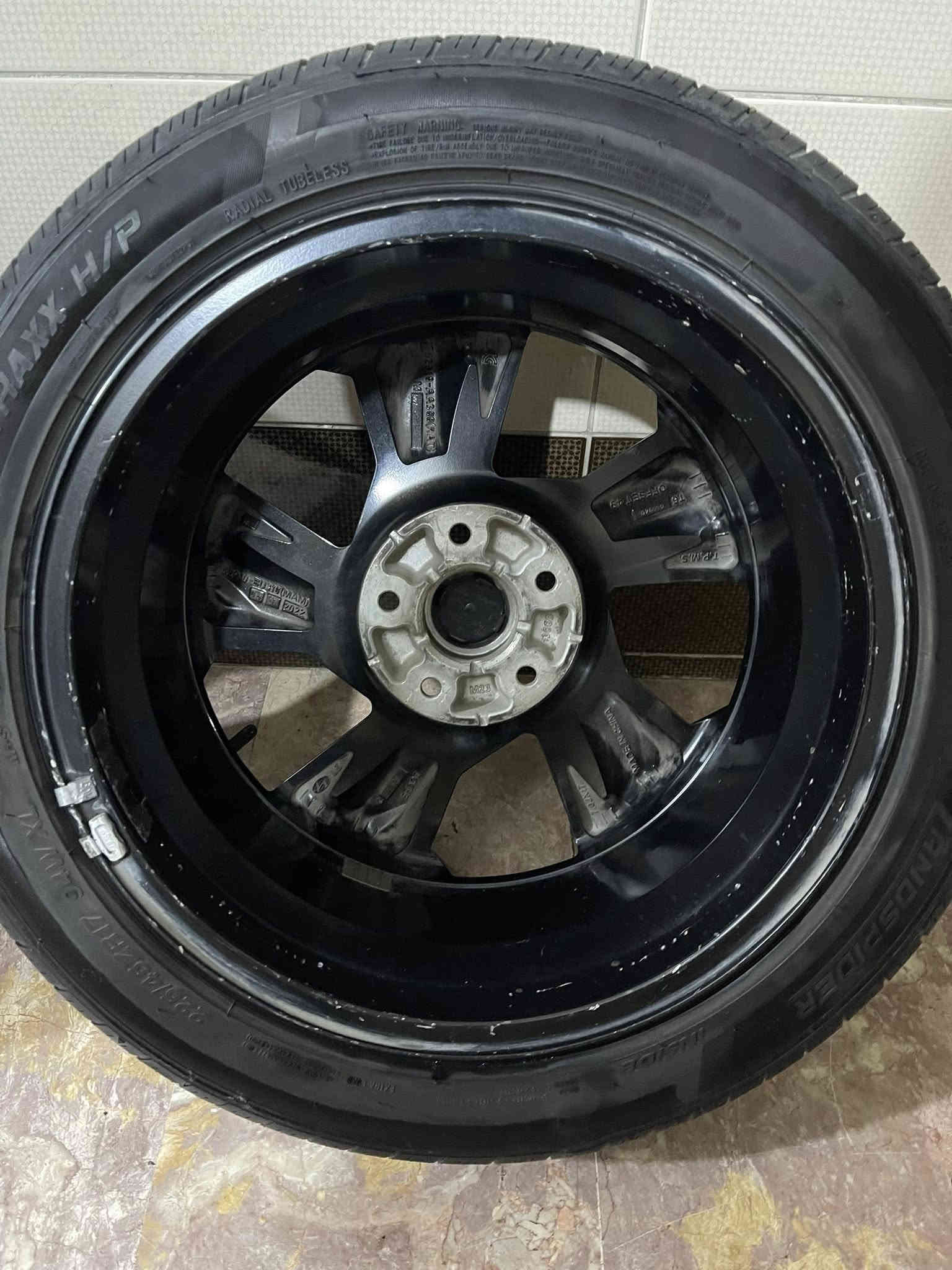 ويل كب و تاير الانترا أصلي 2023 نظيف بدون اي تصليح 
العنوان حي اور قرب جامع الفردوس 
السعر 300 ألف 
***********
