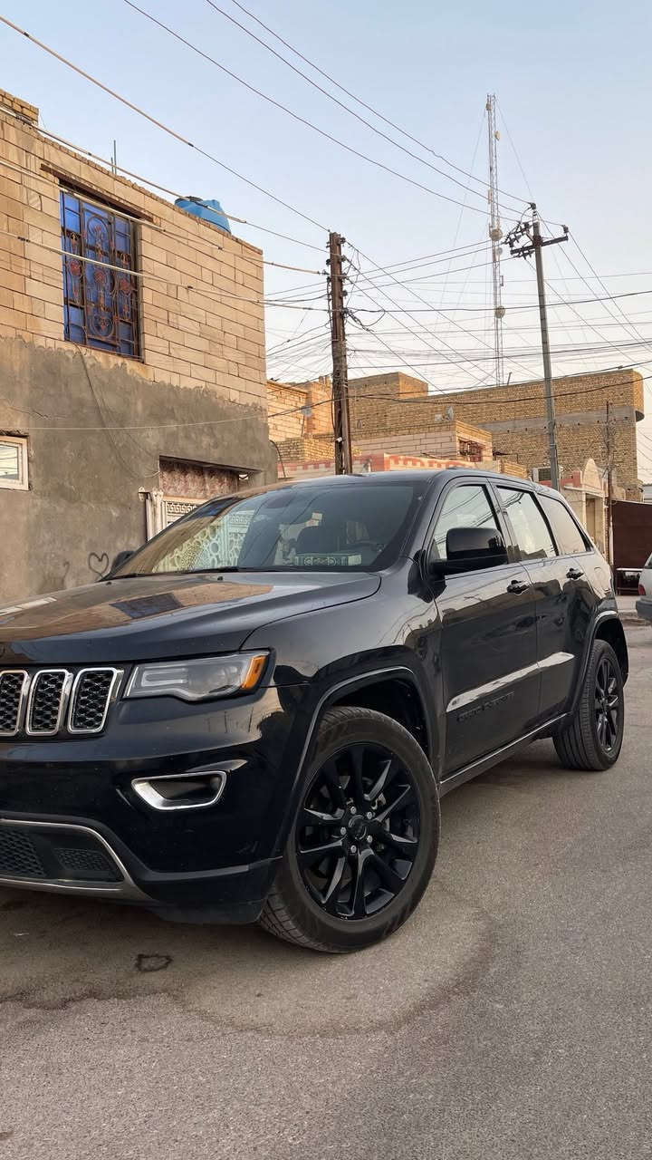 يالله المعرف لا يعرف جيب شيروكي مديل 17 اصل  سياره مفوله
حادثها جاملخ وبنيد يعن من  جهة السكن بس سياره امريكي محرك v6السعر 230 وبيها مجال بسيط 🧿🧿 
.
            فقط واتساب
***********.
