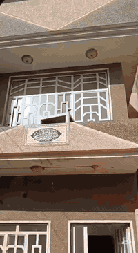 السلام عليكم عندي بيت بالمفرك للايجار قريب على فلكة نهودة في بداية السوق 100م طابقين ايجارة 300 قفل ***********
واتساب
