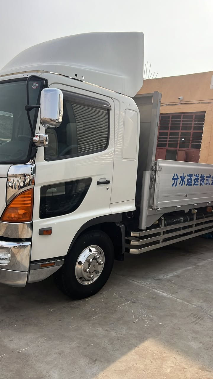 السلام عليكم سياره للبيع موديل 2017 دخول جديد
رقم بغداد مكينه 80عادي سته وربع بلادي تخم تاير 
العنوان واسط الصويرة ***********
