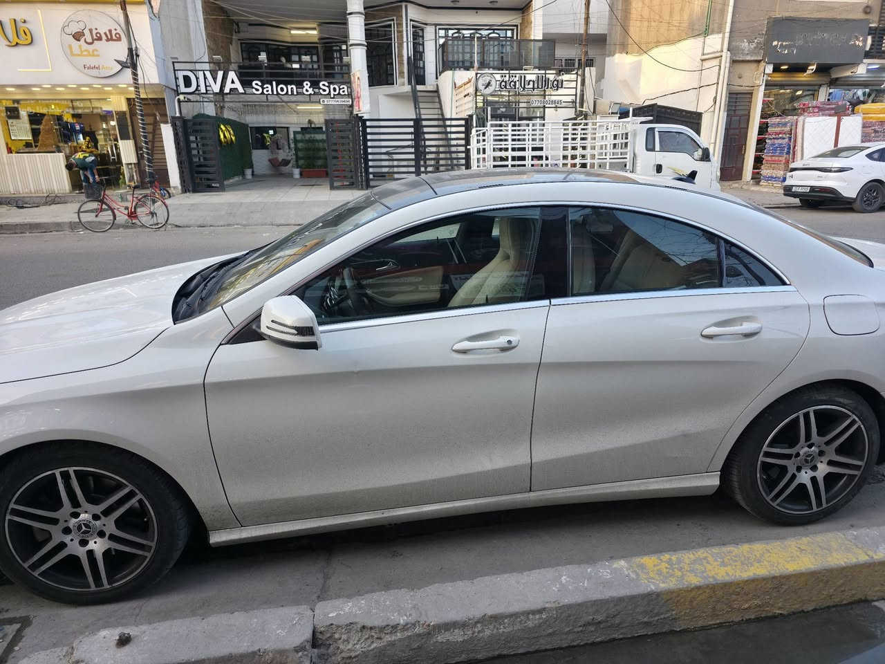 مرسيدس CLA 2015 250 
سنوية جديدة ورقم جديد 
ماشية ١٨٠ الف
كير ومحرك بحاله جيده جدا 
الضرر دعامية أمامية وبارد بالباب الخلفي 
فول مواصفات  

سماعات هارمن كاردن 
داخل جلد ابيض
مقاعد أمامية تحكم كهرباء
السعر ١٢٥
رقم صاحب السيارة 
***********
