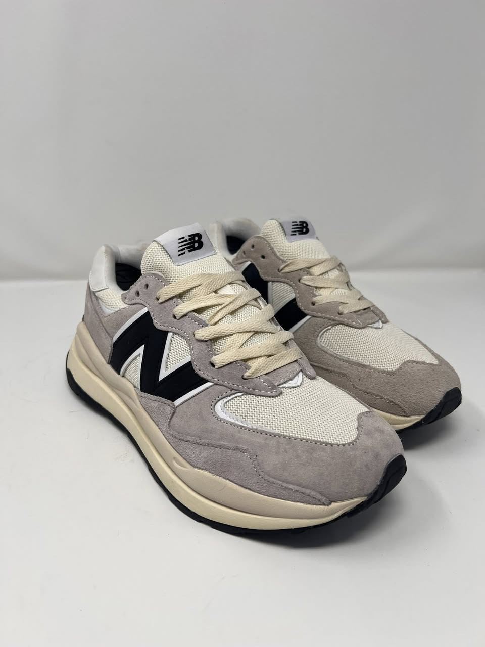 التحفة الفنيه، نيو بلنص، حجم 42 تلبس 41
القطعه نضيفه جدا، باله نضيف، السعر 25 الف دينار قفل
ادخل انستا شوف القطع الحلوه المتوفره
https://www.instagram.com/hermes.storex?igsh=MTQwdWQ4OTZ1YmxoMg%3D%3D&utm_source=qr


**إذا كنت صاحب هذا الإعلان وتريد حذفه لأي سبب، رجاءا أرسل رسالة إلى الدعم الفني**