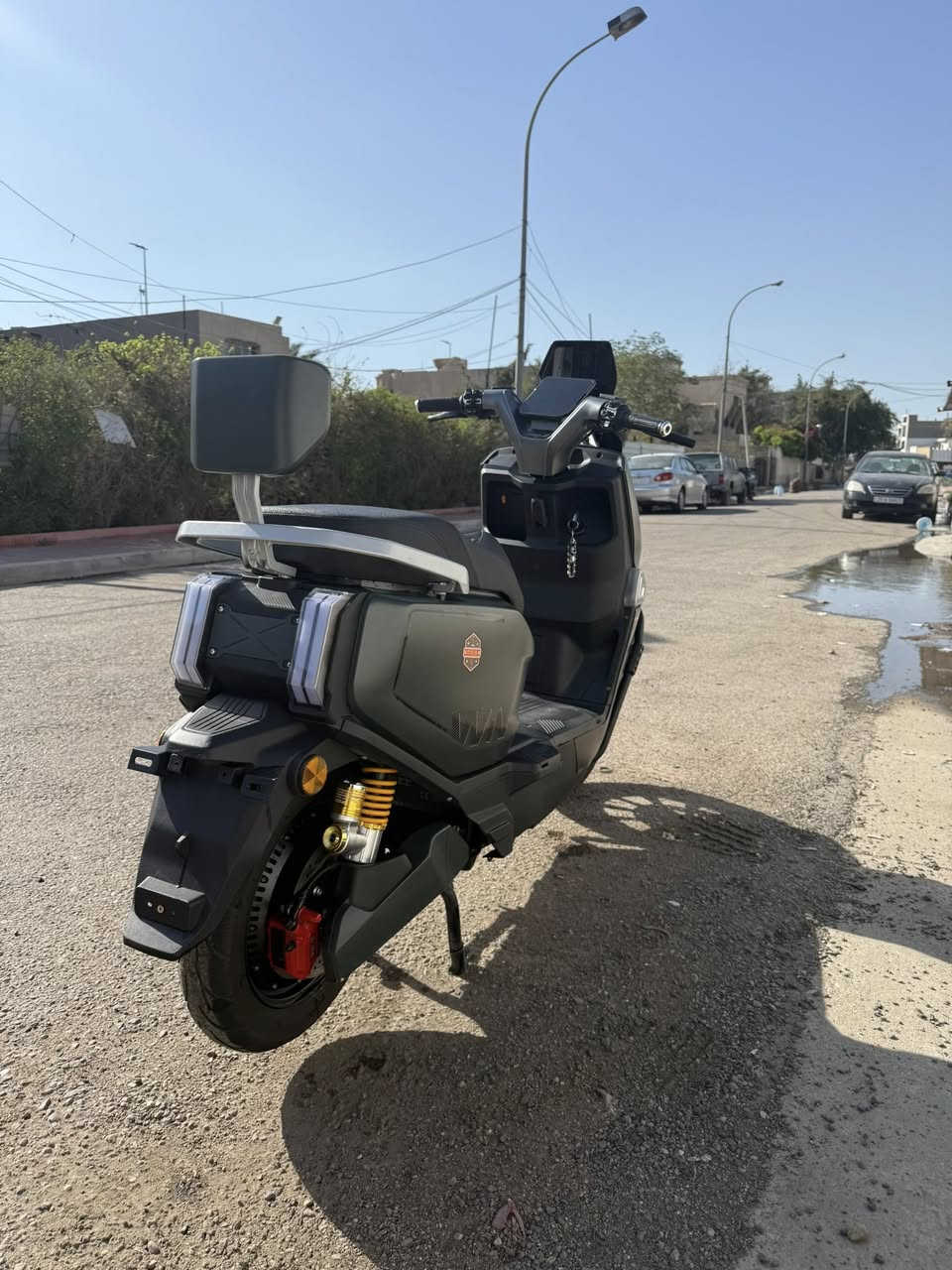 السلام عليكم دراجه صاعقه شحن للبيع الدراجه خير من الله كلش نظيفه وصارلها فتره عندي الدراجه كفاله عامه شخط واحد مابيها شوفت عينكم شكد حلوه و نظيفه مواصفاتها 6 بطاريات كبارررررر مسطره بيها نظام بك و نظام بارك و نظام سبورت و بيها 4 نمر و بيها بلوتوث و لايت عالي ناصي زنون اشاير يمنه يسره دبل اشاره نشره ويه البريك شاشه تاب تقره الأعطال 
سعرها 950 و بيها مجال 
مكاني بغداد الصالحيه قرب كراج العلاوي 
للاستفسار ***********
