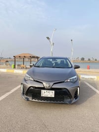 اخوان.. كورولا 2019 فئه se  محرك 1.8فول عده الفتحه والبصمه وارد امريكي...