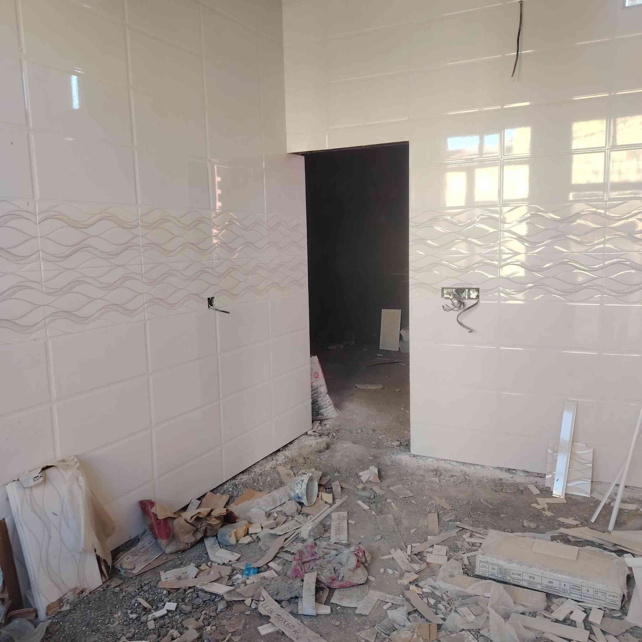 هيكل للبيع حي الامين 
مساحه ١٠٠
الطابق الاول

استقبال+ صاله +مطبخ +غرفه

الطابق الثاني
غرفتين + صاله

استفسار
 ***********
