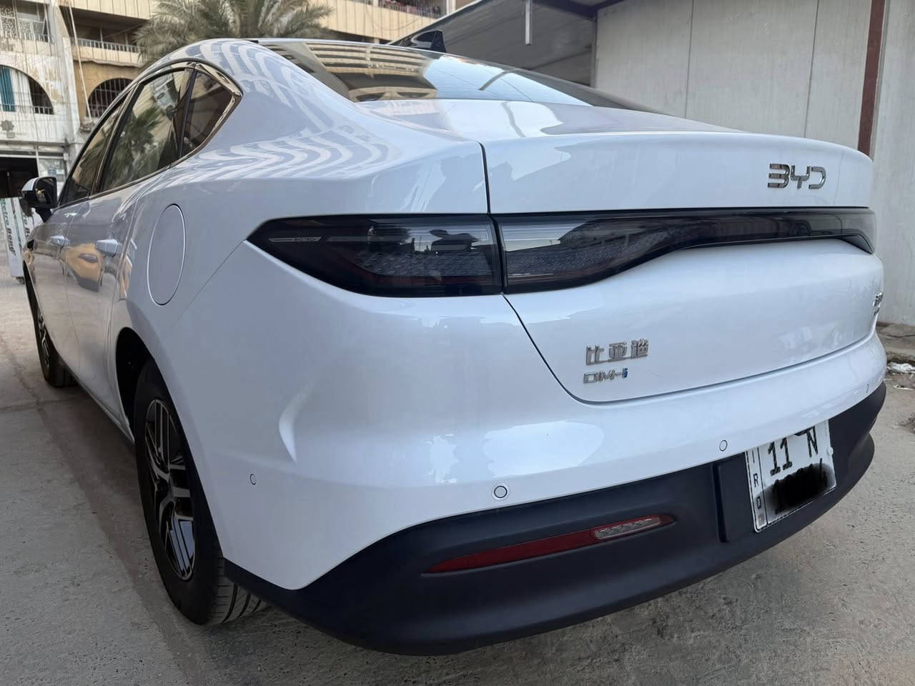 السلام عليكم BYD موديل 2025 سيل فايف الفول
 

⛔️ — فتحة + 13 كامرة + نظام قيادة ذكي

⛔️السيارة زيرو ماشية 500 كيلو فقط 

• كامرات 360 + 13 كامرة
• رادارات وحساسات كاملة
• تشغيل بصمة ودخول ذكي
• فتحة سقف كهربائية
• أوتو هولد + بريك إلكتروني
• مقاعد جلد كهرباء ابيض 
• شحن لاسلكي
• بيها هواي مواصفات 
.رقم بغداد 
السعر 25500 بيها مجال بسيط 
هاتف 📞 *********** 
العنوان بغداد شارع السعدون
