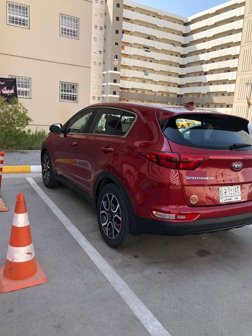 السلام عليكم للبيع سبورتج موديل 2019 وارد امريكي رقم بغداد باأسمي محرك 2400 Gdi ماشية 55 وقابله للزيادة سيارة نظيفة 
مواصفات عاديه
شاشة صغيره لمس 
كامرة دواره 
تحكمات فول
كروس مثبت سرعه 
شاشه لمعرفة اعطال السيارة
مانع تزحلق 
مانع انحدار 
حادثها جاملغ وبنيد 
تخم تايرات جديد وباتري جديد شادلهن
مكان السيارة بغداد شارع فلسطين
السعر 170 وبيها مجال بسيط
للاستفسار *********** وبي واتس اب هم
