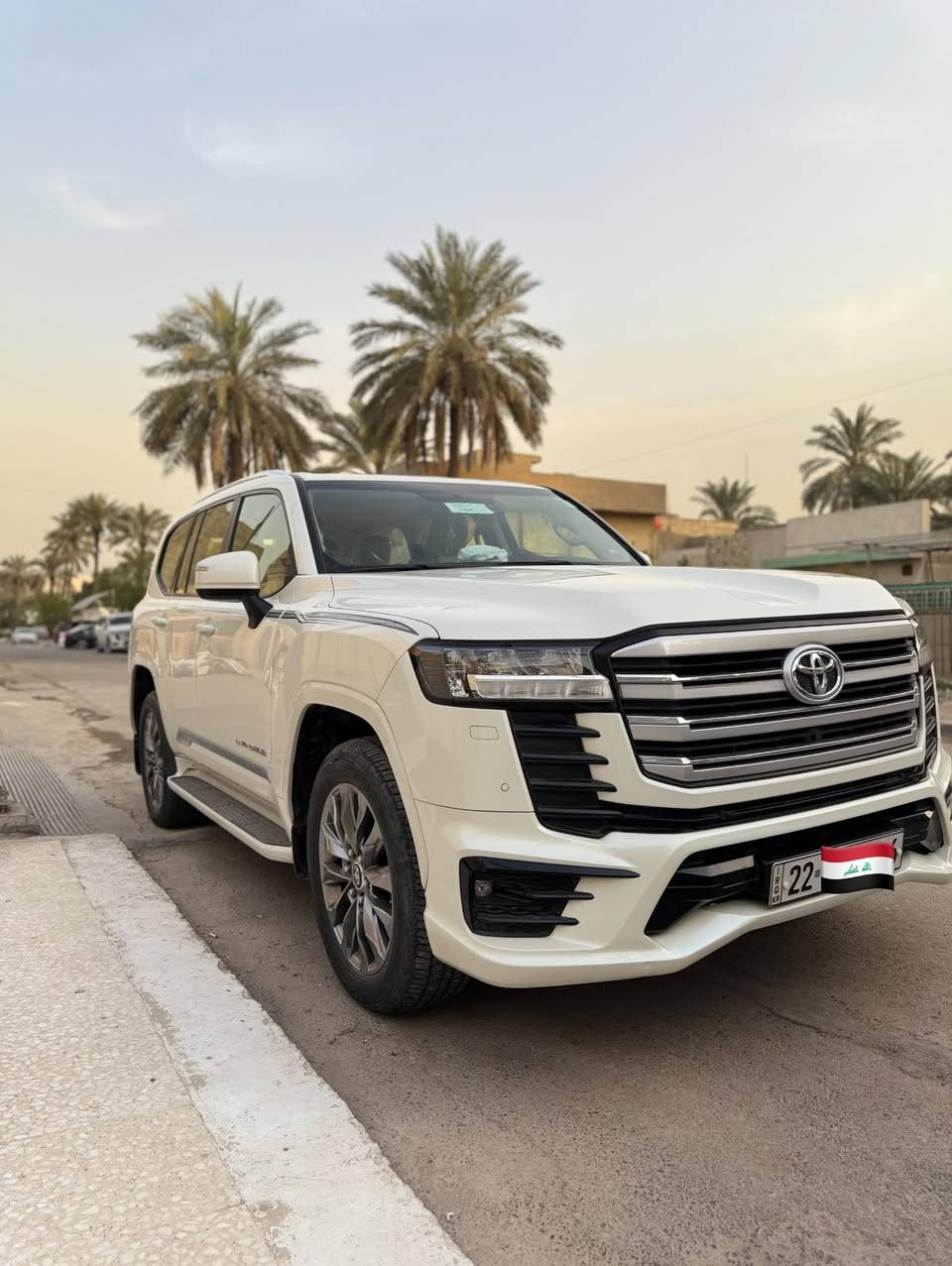 السلام عليكم 
لاندكروز GXR Limited ساز ٢٠٢٣ رقم اربيل ماشيه ٢٨ الف كيلو سياره بحالة الوكاله مكفوله كفاله عامه ومغلفه ppf درجه اولى
مكانه بغداد اليرموك 
للتواصل ***********
