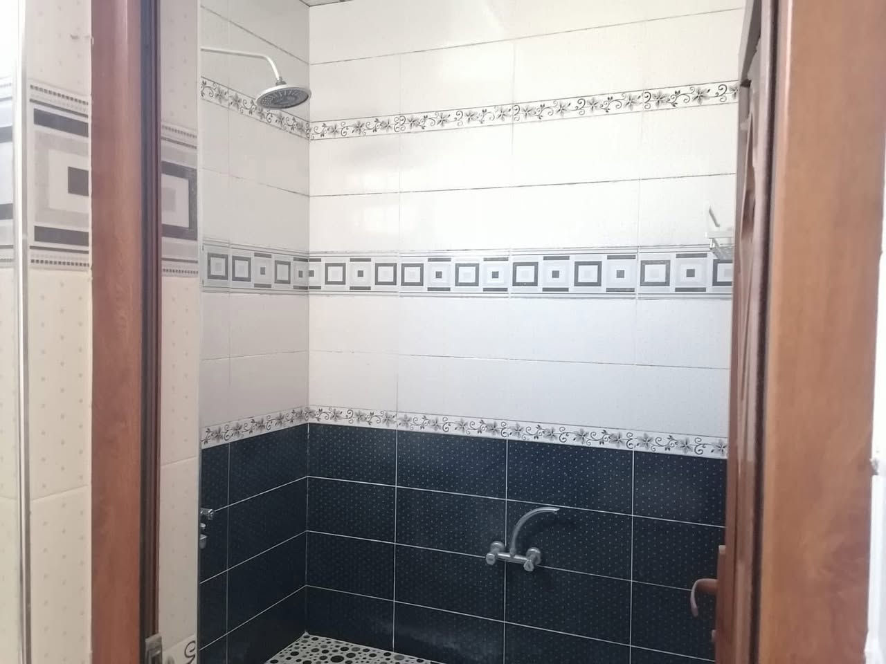 #دارللبيع
خانووى دوو نهوم بو فروشتن له گه ره كى ئازادى سه رو مزگه وتى ئازادى 

روبه رى 150 متر طابو ملك صرف

پيكهاتووه له :- 2 ژور نوستن - هول - مطبخ - ميوان - گه راج 
نهومى دووه م 1 نوستن - هول - مطبخ - ميوان 

نرخ 150 مليون 

بوزانيارى زياتر په يوه ندى بكه ن به عقارات ستار اكرم بازرگان

📍ناونيشان :كه ركوك بازارى ئازادى ته لارى ئاسو

***********
***********
