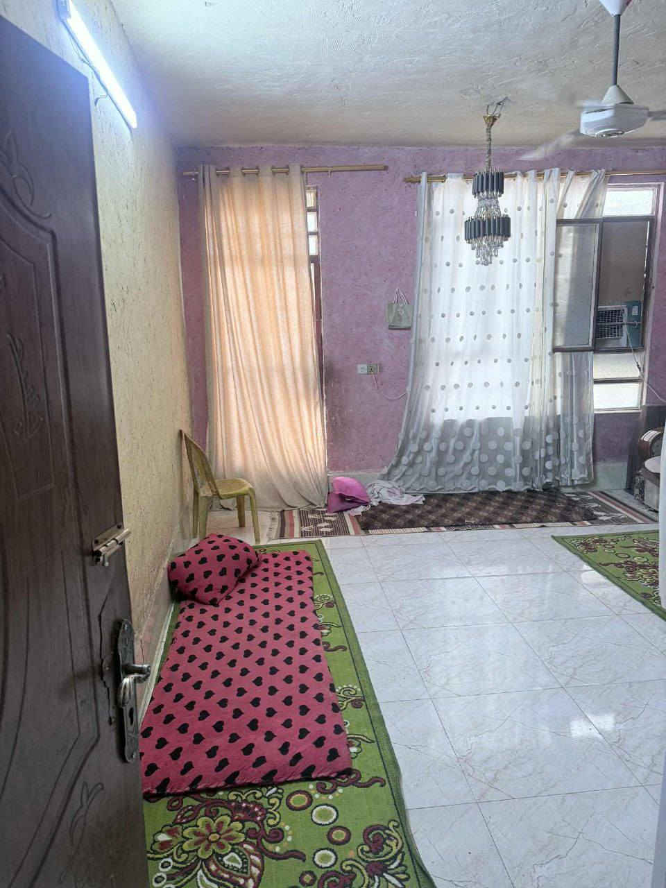 السلام عليكم ورحمة الله وبركاته 
دار للبيع  100 متر الواجهه 5 النزال 20  زراعي مكاتبه 
الزعفرانيه / الزوراء / قرب مول الجوهره 

كراج
الطابق  الأرضي يشمل: 
مدخل استقبال 
مدخل ممر منعزل عن الاستقبال 
1.استقبال
2.مطبخ ( حار + بارد)
3. صحيات مشترك 
4. غرفه نوم 
5. منور + ترك 

الطابق الارضي كاشي 

الطابق الثاني :
1. غرفه نوم عدد 2
2.مطبخ
3.صحيات مشترك

الطابق الثاني بورسلين 

الدرج مرمر مع محجر المنيوم 
البيتونه (جينكو او غير مصبوبه) 
السطح؛ 
ستاره  ارتفاع متر ونصف المتر 
غير مفروش بالشتايكر

رقمي ***********

السعر 68 وبي  مجال للشراي
