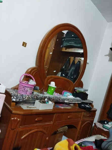 ميز وزاويه ثكال نجاره تسكام نظافه فول 

السعر 175 الف  ومجال بسيط 

سبب البيع مكان ماعندي

بكرلي 

***********
