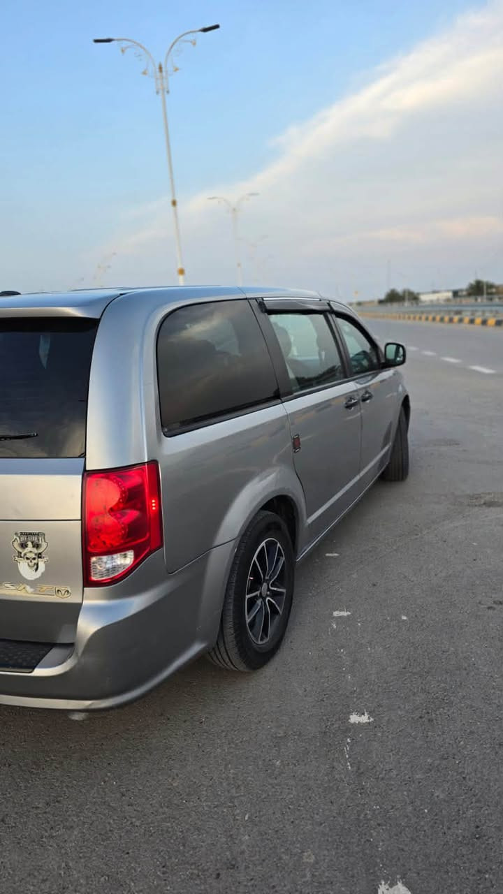 🚘 Dodge Grand Caravan 2018 للبيع 🚘

سيارة عائلية نظيفة وجاهزة للاستخدام، مناسبة للسفر والاستخدام اليومي.

المواصفات:

* موديل: 2018
* محرك 3.6L V6
* قير أوتوماتيك
* دفع أمامي (FWD)
* أبواب جانبية سلايد كهربائية
* باب خلفي كهربائي
* 7 ركاب
* شاشة لمس
* كاميرا خلفية
* حساسات
* تحكم بالسكان
* مثبت سرعة
* تشغيل بصمة (حسب الفئة)
* تكييف أمامي وخلفي
* جنوط ألمنيوم
* زجاج ومرايا كهربائية
* نظام ABS
* وسائد هوائية
* مفتاح ريموت

💰 السعر: 150 ورقة (قابل للتفاوض بالمعقول)
📍 الموقع: الحلة
📞 للتواصل: ***********

للمراسلة أو الاتصال مباشرة، وأهلاً وسهلاً بالجميع
