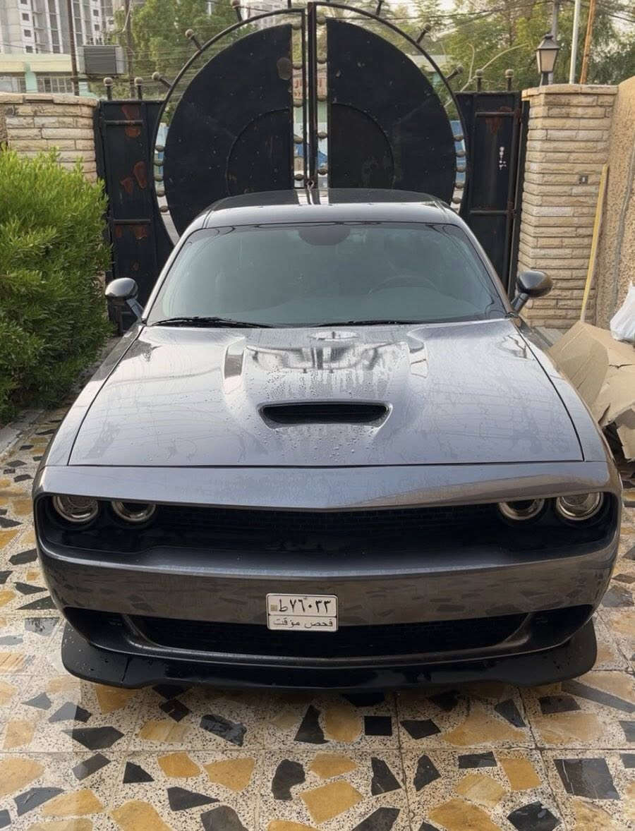 جالنجر 2023  Last call R/T 
رقم صاحب السيارة ***********
————————————————/
مواصفات عاديه
هيترات بالمري 
وكرسي السايق كهرباء 
كاميرا دواره 
حساس امطار 
شاشة صغيره كار بلي  
بيها نظام اقتصادي 
تشتغل ٤ سلندر 
ماشيه ٢٦الف ميل 
دخول جديد السياره بلاديه 
بيها قطعتين جاملغ عكس السايق وبنيد السياره مرقمة بغداد دخول جديد بشهر ٧ سنويه وهزه جديده

📍مكان السياره بغداد - البنوك

🛑السعر -  اطلب السعر بتعاليق يصلك مباشر 📩
