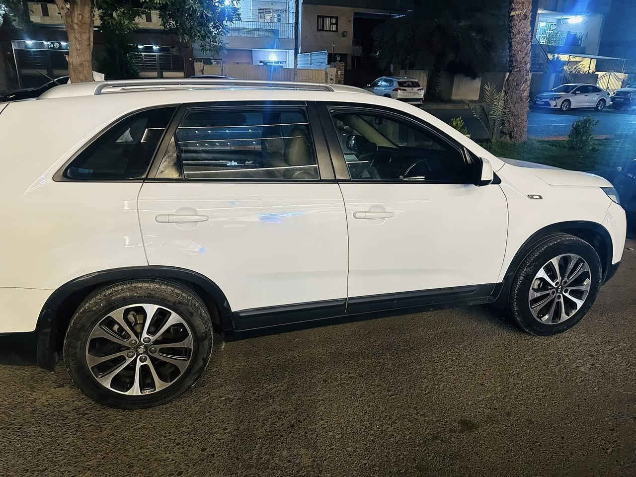 السلام عليكم سورنتو ٢٠١٤ خليجي  بيه صبغ باب وجاملغ خلفي اثر بطش سياره بسمي مكانه  ٤ سلندر بغداد *********** 
 السعر ١٥٠ بيه مجال بسيط
