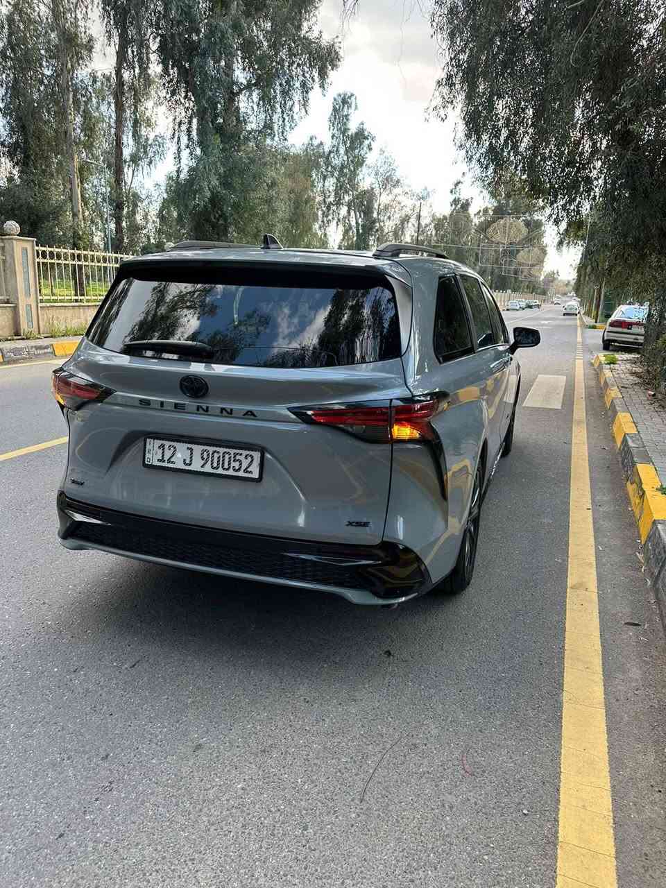 سلام عليكم.
تيوتا سينا هايبرد 
  
 سياره اخت الزيرووو. ماشيه ٢٠٠٠ كيلو بس 

موديل 2025   
مواصفات xse 
فول فول مواصفات  
داخل لونين. ابيض واسود 
شاشه ديجتال كبيره 
سماعات 🔊 هارمن 
تبريد ٣قطع 
بيها مواصفات ماتخلص 
 لون مميز 
 السياره رقم نينوئ  وين ماتريد تتحول مشروع وطني 
 
5TDDRKEC5SS252980 
 الضرر بوند فقط مبدل وحافة الجاملغ بارد 
 للستفسار  
*********** 
***********
