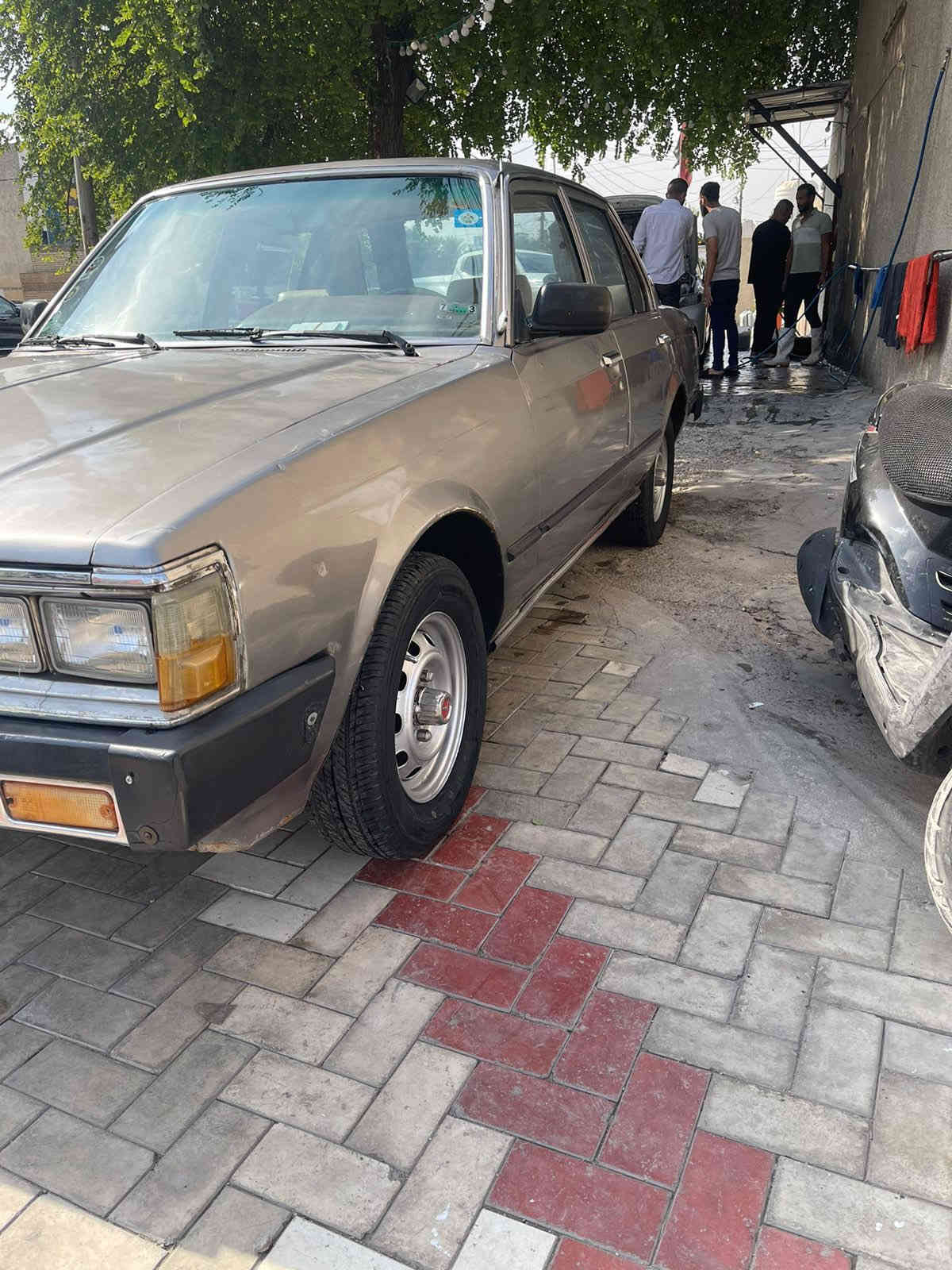 السلام عليكم 
كرونة موديل ٨١ سيارة خير من الله
تخم تاير وحدادية جديدة
مكينة و كير خير من الله 
سياره باسمي شرط تحويل رقم نينوى جديد انكليزي
للاستفسار الاتصال ع رقم ***********
السعر ٣٦ ورقه وبيه مجال بغداد المنصور
