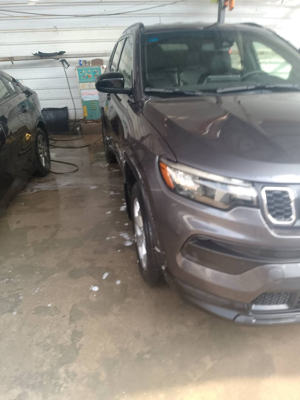 السلام عليكم جيب كومباس موديل 2024 للبيع السعر 148 وبيها مجال وبيع مستعجل حادثها  دعاميه فقط مقفول من الصبغ سياره حلوه جديده ***********
