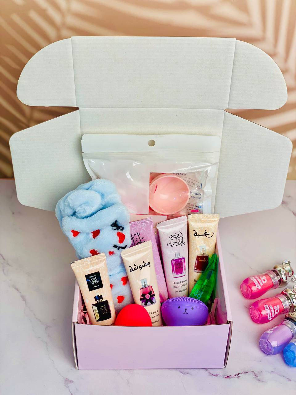 ✨💗 بوكس عناية متكامل للبنات 💗✨
محتويات البوكس الحلو 👇😍
🧖‍♀️ بكج ماسكات ورقية – ترطيب ونضارة فورية من أول استخدام
💄 بوند + بيوتي بلندر – دمج فاونديشن مرتب ونتيجة ناعمة
🪥 فرشة تقشير – تنظيف عميق وتخفف الدهون والرؤوس السوداء
🤲 مرطبات يد خماسي – نعومة وريحه تجنن بكل وقت
🌿 حمرة سحرية الصبار – تتغير حسب حرارة شفايفج وتعطي لون طبيعي يخبل 💕

بوكس واحد يجمع عناية + ميك أب + نعومة ✨

سعر البوكس ١٨الف


**إذا كنت صاحب هذا الإعلان وتريد حذفه لأي سبب، رجاءا أرسل رسالة إلى الدعم الفني**