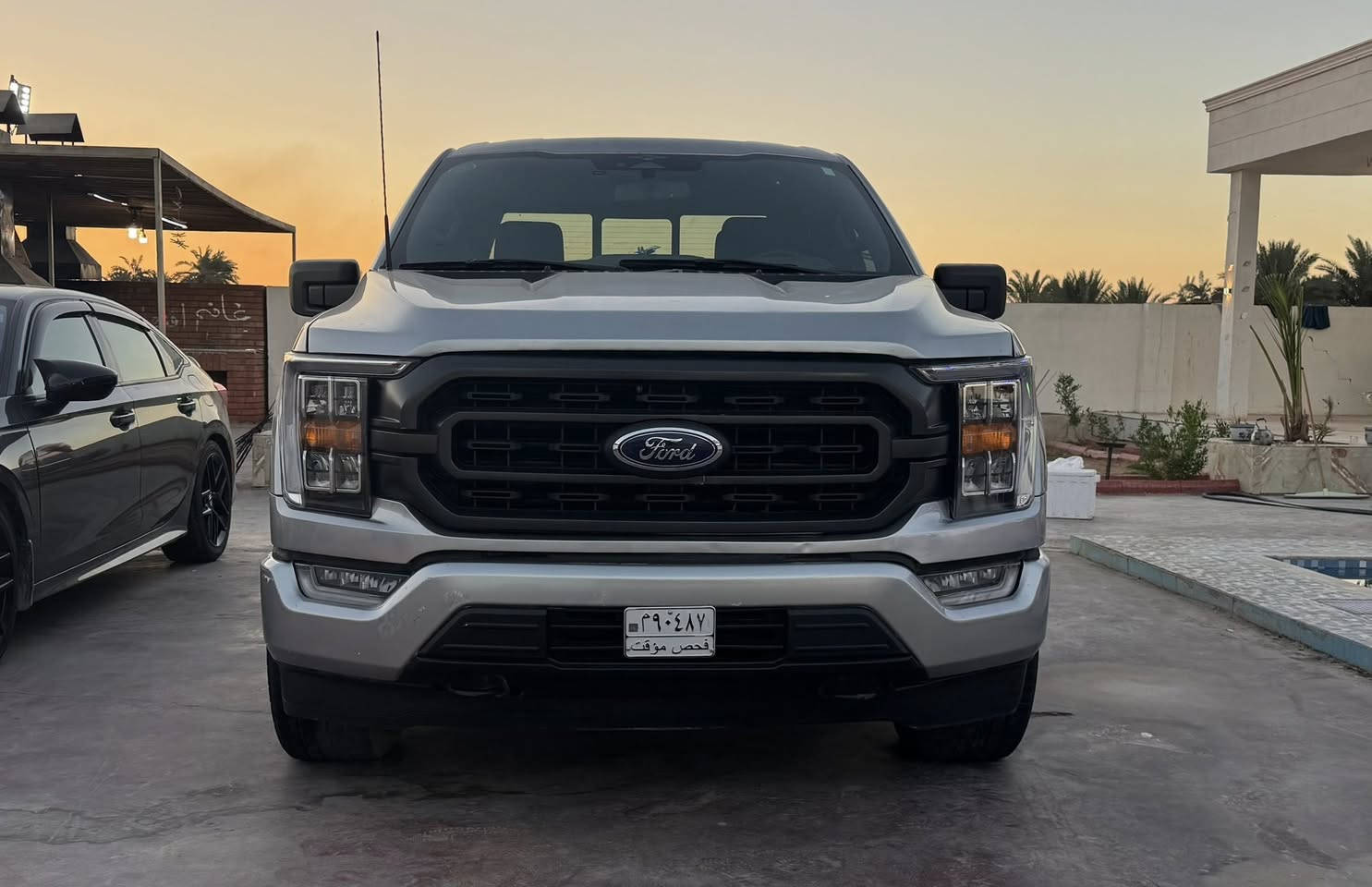 السلام عليكم

فورد F150 مديل2023

الضرر. بنيد مبدل فقط بدون شواصي  السيارة كلها بلاديه ومامبدل بيها برغي عده البنيد 

ايرباك. ستيرن فقط

هايبرد مكينة 6 سلندر تون تيربو حجم 3500 

بدون رقم تترقم كل المحافضات عده الاقليم 
رقمها يكلف 450 الف

المواصفات 

باب طويل بدي قصير
ترحيب محيطي ذكي 
اناره محيطية360 درجة

منافذ كهرباء 220 فولت وكذلك 110 فولت بكل مكان بالسيارة منفذ بالبدي

شاشة ديجيتل وكار بلي حجم كبير فول مواصفات

كراسي كهربائية 
كراسي تدفئه 

رادارات امامي وجانبيه
رادار 360 درجة 

تشغيل عن بعد 

قياده ذاتيته وتحديد المسار واتو ستوب توقف ذاتي 

بصمات أبواب ورمز سري

باب البدي كهربائي 

دفع رباعي 4*4 مع 7 وضعيات قيادة 

صور الحادث مرفقه مع صور السياره 

السعر 305 ورقه 

العنوان / سامراء

للاتصال / ***********
