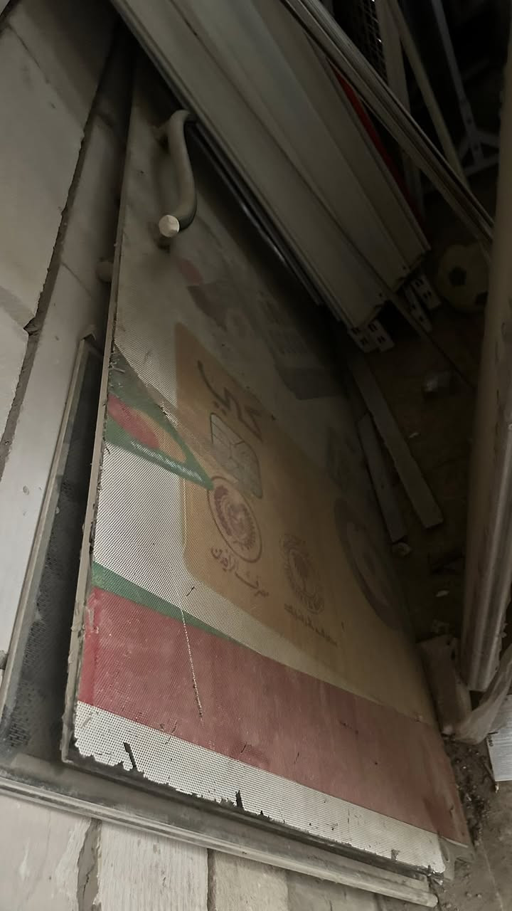 للبيع ‼️ للبيع  / جام خانه كزاز / ميز المنيوم عارضه علك / رفوف سفينه  / استاند / عارضه اجباس /  
العنوان بابل المدحتيه 
للستفسار ***********
