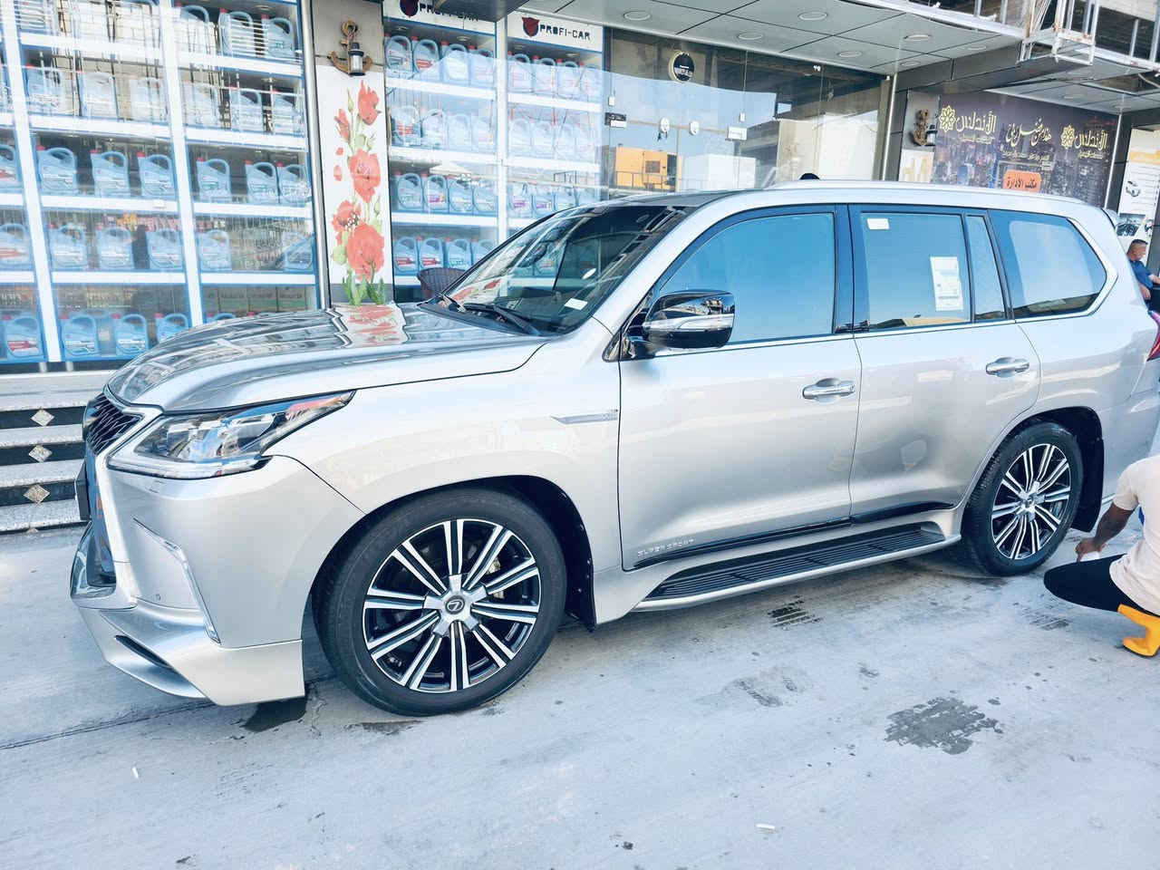 السلام عليكم
لكزس للبيع موديل ٢٠٢٠

خليجي 
ماشيه ١٢٢ الف
رقم بغداد
 

الاتصال ***********
