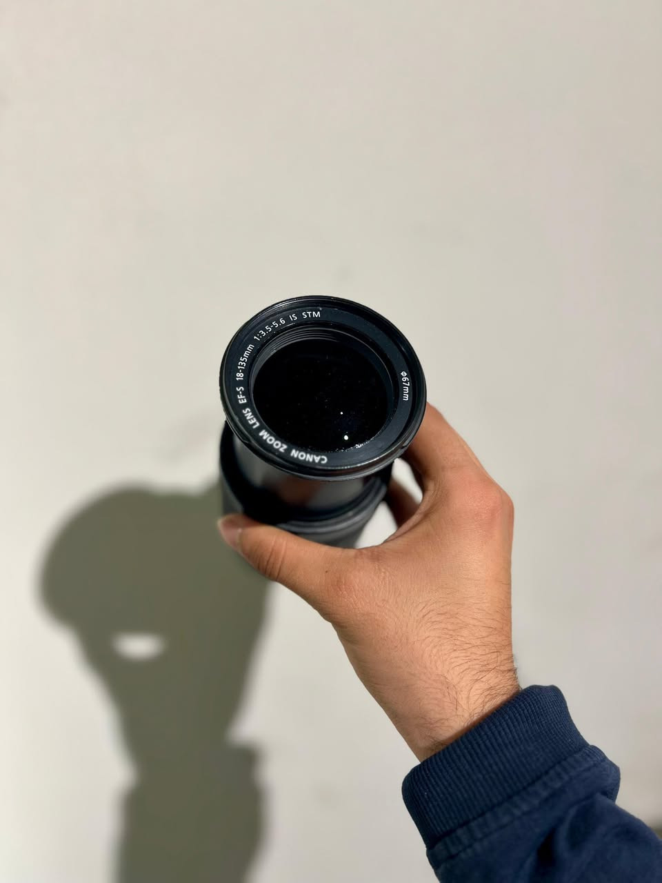 Canon EF-S 18-135mm f/3.5-5.6 IS
المواصفات:
 • 🔹 النوع: زوم متعددة الاستخدام (All-in-one)
 • 🔹 المدى البؤري: 18–135mm
 • 18mm عريض (مناظر، اماكن ضيقة)
 • 50mm بورتريه طبيعي
 • 135mm تقريب قوي
وهاي بعد الصور ماخذهن بالعدسه نفسها !!
العنوان البصرة / الجمهورية 
التواصل : ***********
