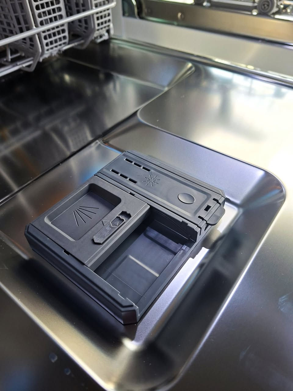 خصم 20% على غسالات صحون gorenje 🔥🔥
جودة أوروبية، تنظيف مثالي، وتوفير ذكي… 
#معرض لورنس للأجهزة الكهربائية
وكيل معتمد لأفضل الماركات:
HITACHI • Hisense • DLC • gorenje • Fakir • BiSSEll
العنوان📍: الموصل – حي الوحدة –قرب جامع الصابرين
للطلب والاستفسار الاتصال ع الارقام التالية :
كورك / ***********
اسيا  / ***********
