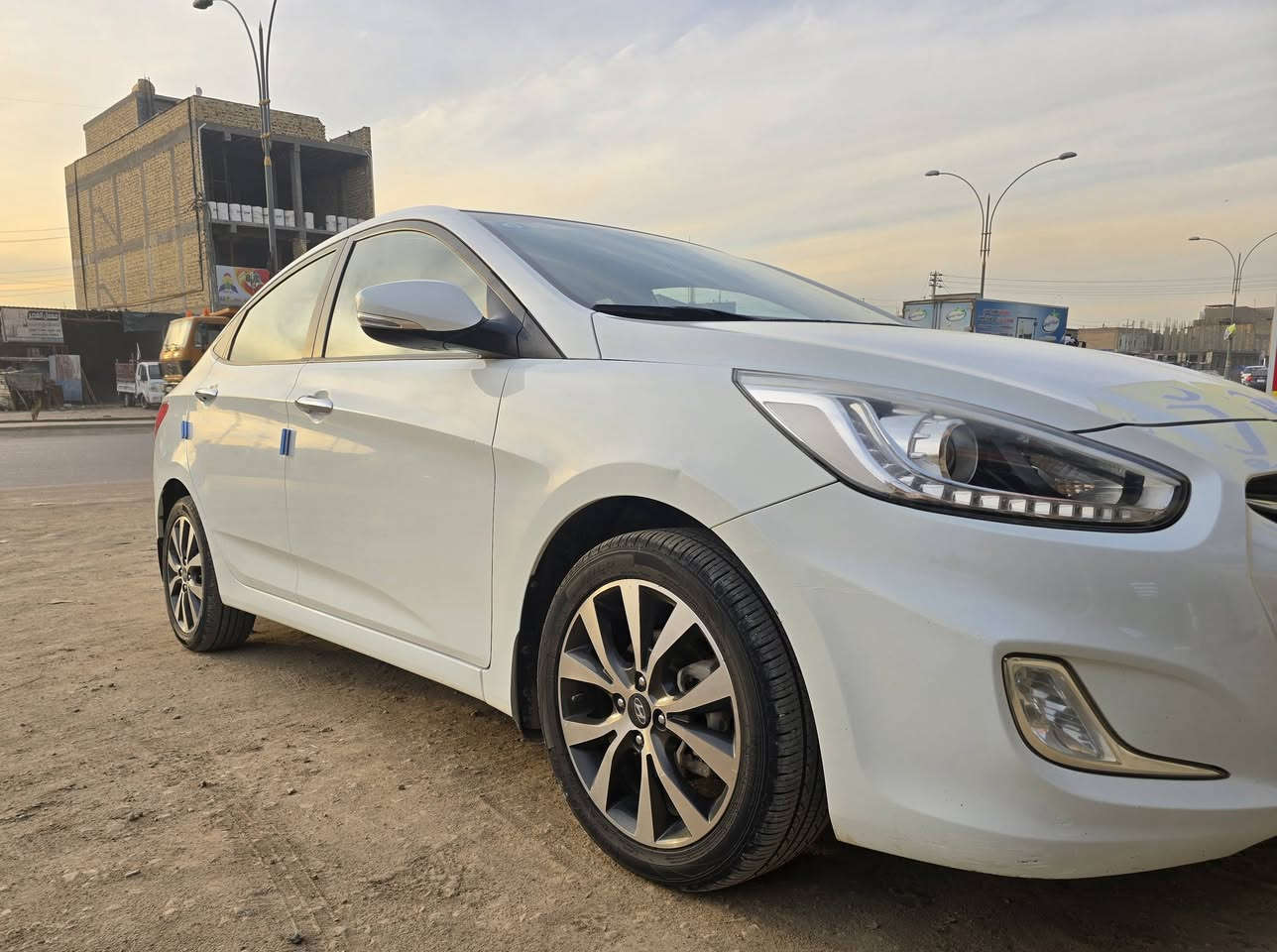 للبيع اكسنت خليجي موديل 2016 فول مواصفات محرك 1600
رقم بغداد انكليزي سنويه 29 (ماشيه 114) 
سياره كفاله عامه من اي ضرر  جديده بل العافيه الياخذها 
محرك وكير ايضا مكفول 
 اللاستفسار 
***********
مكان سياره في بابل .
