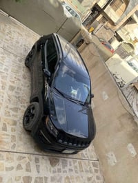 جيب كومباس ٢٠١٩ ماشية ١٨٢ الف كيلو سيارة نضيفة بيها قطعتين صبغ و بيها ...